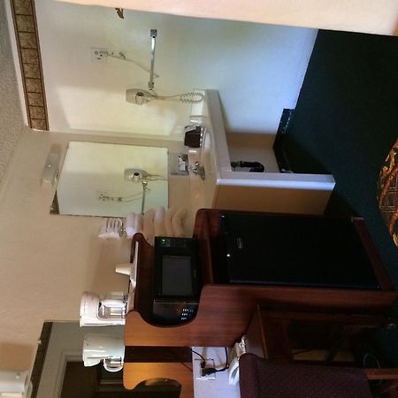 Townhouse Motel 생거 외부 사진
